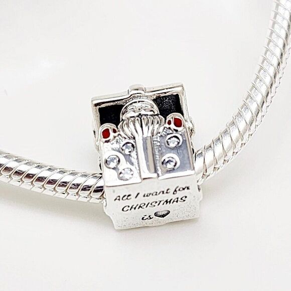 Pandora Santa in a Giftbox Silver Charm - Picture 4 of 6